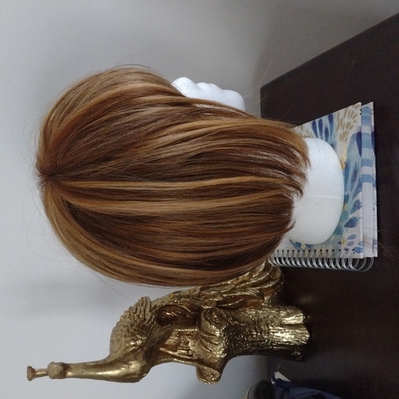 Wig - Picture 2 of 4